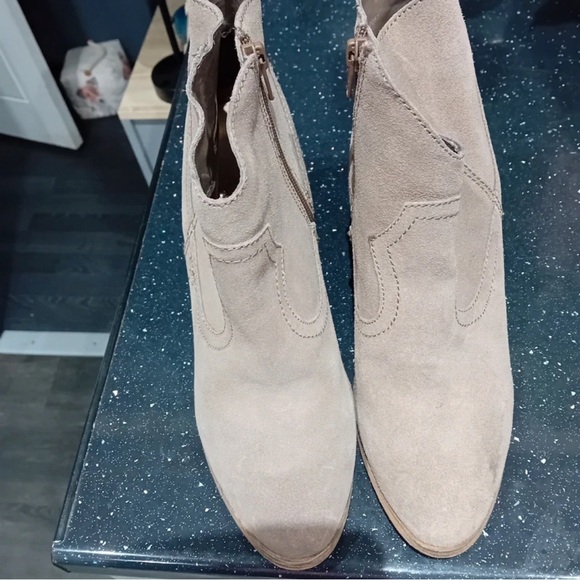 Chic Tan Ankle Booties - Picture 2 of 3